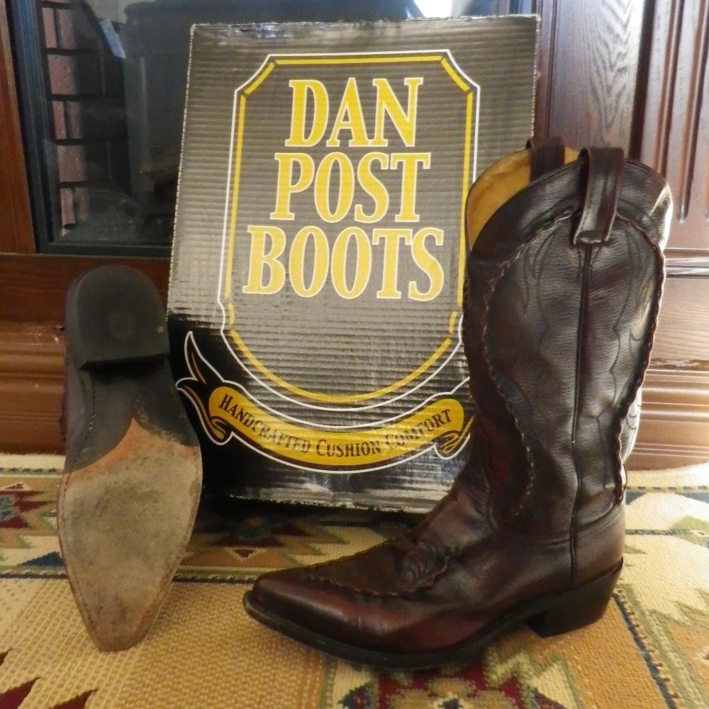 LIKE NEW very little wear on sole Men's Dan Post maroon western boots size 9D
